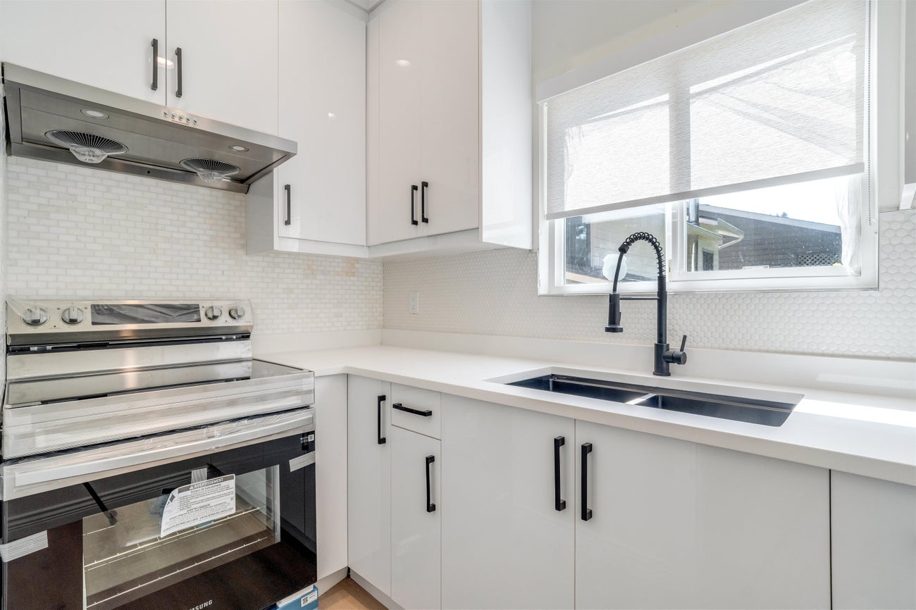 639 Chapman Avenue - Coquitlam West Single Family Residence for Sale, 6 Bedrooms (R3022207) #8