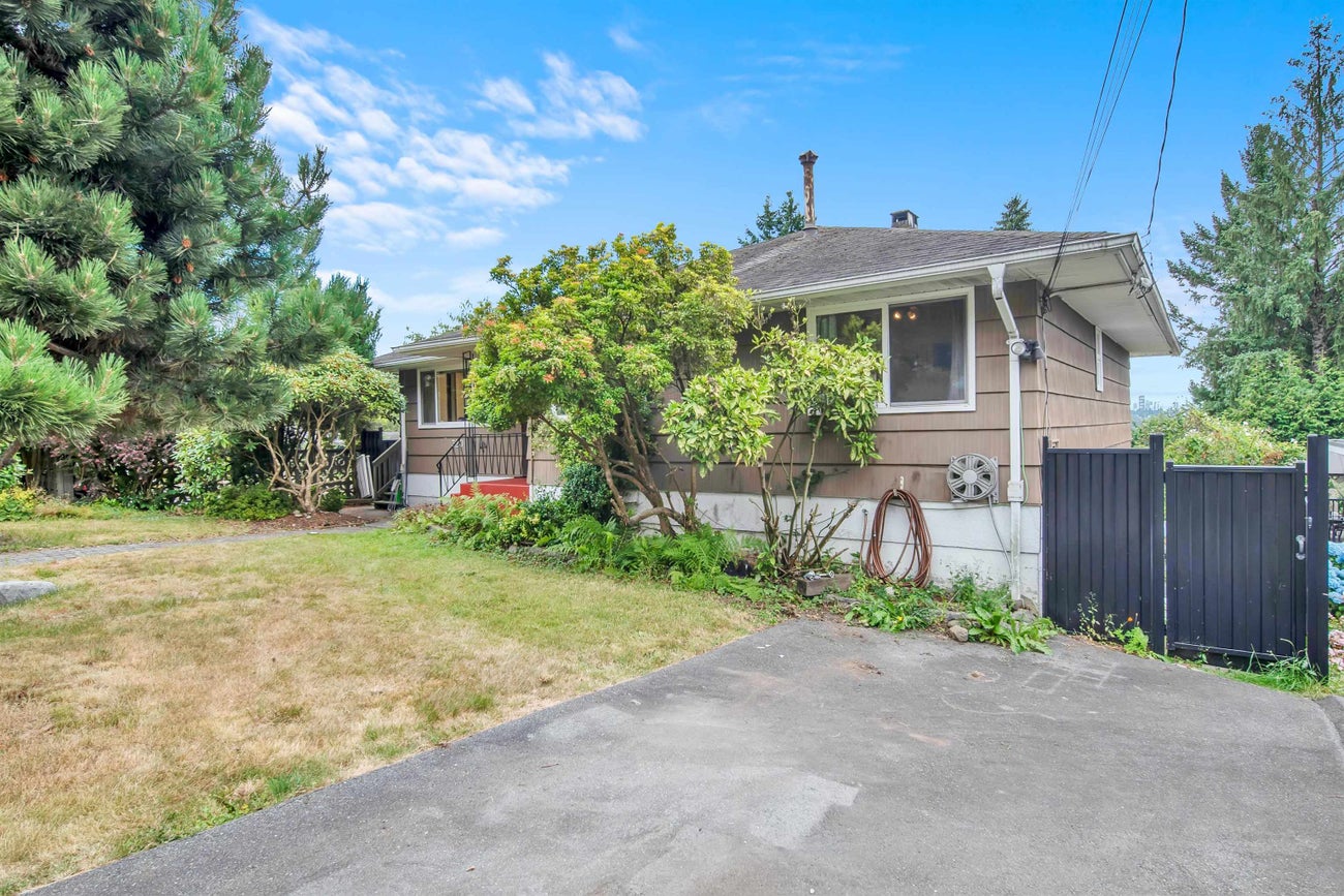 320 Seaforth Crescent - Central Coquitlam Single Family Residence for Sale, 4 Bedrooms (R3023246) #2