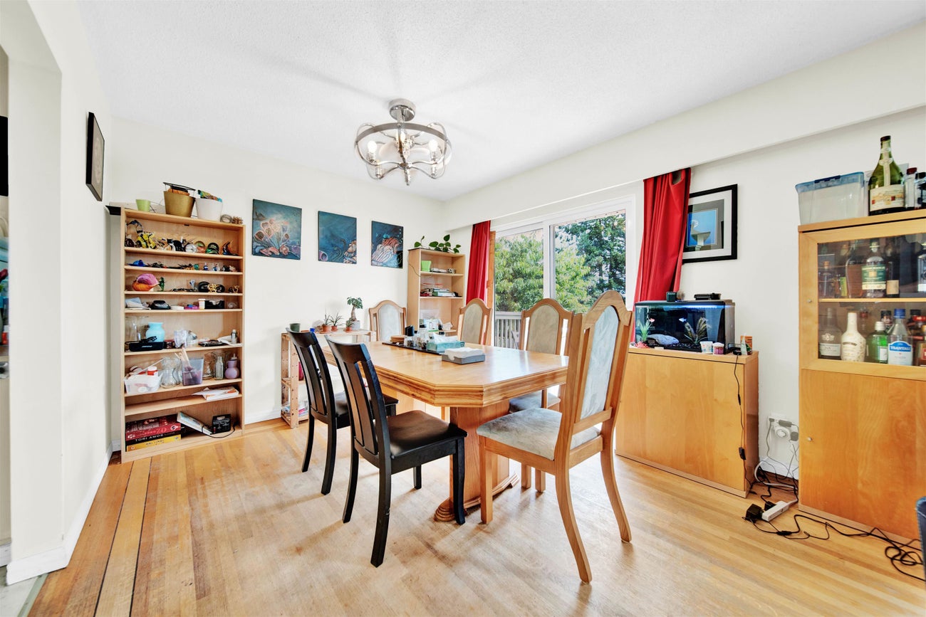 320 Seaforth Crescent - Central Coquitlam Single Family Residence for Sale, 4 Bedrooms (R3023246) #9