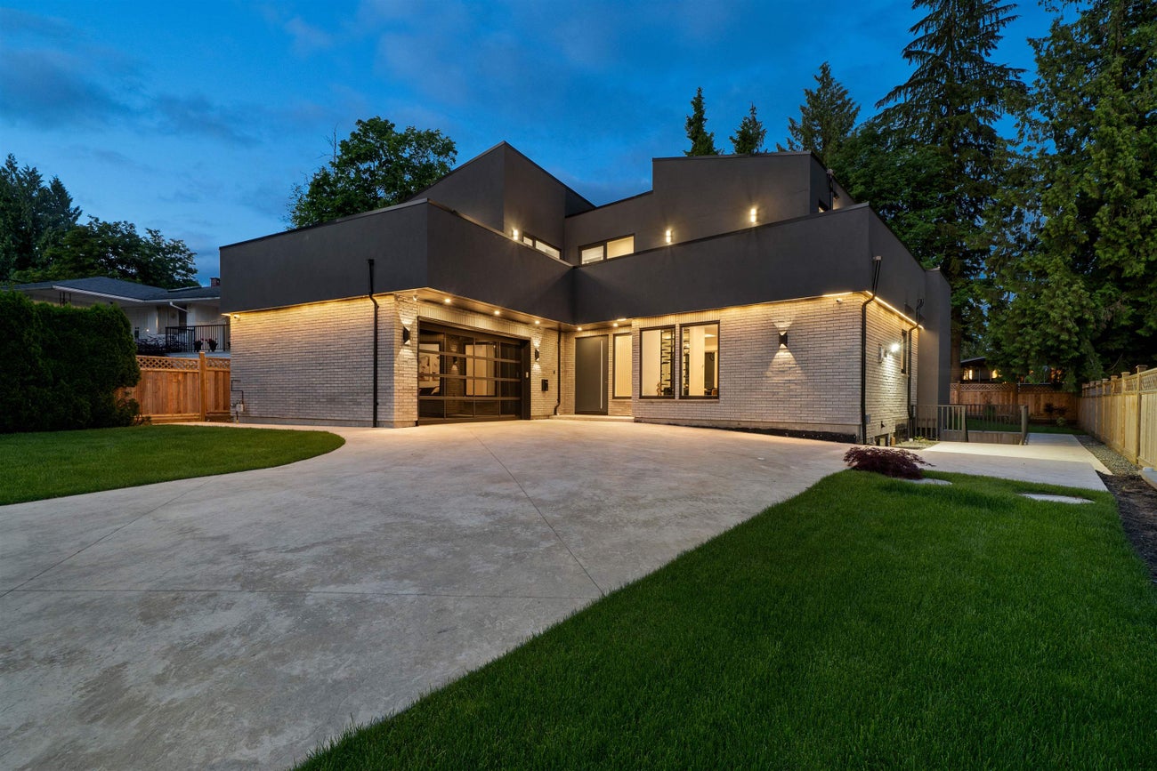 687 Poplar Street - Central Coquitlam Single Family Residence for Sale, 7 Bedrooms (R3025043) #1