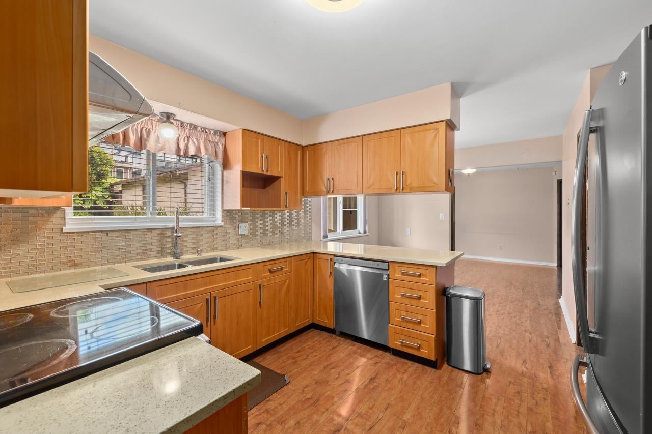 959 Dansey Avenue - Central Coquitlam Single Family Residence for Sale, 5 Bedrooms (R3025725) #10
