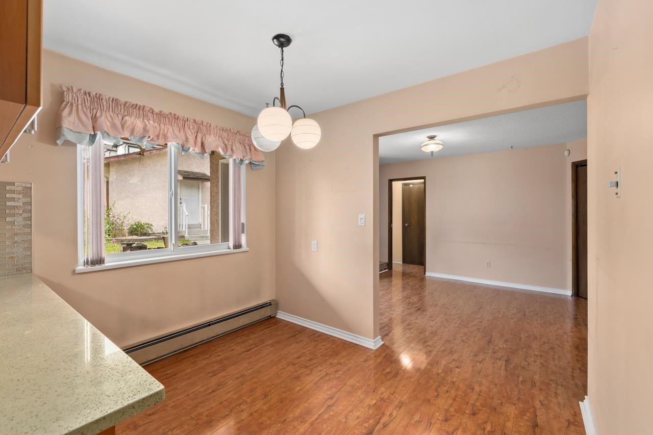 959 Dansey Avenue - Central Coquitlam Single Family Residence for Sale, 5 Bedrooms (R3025725)# - 13