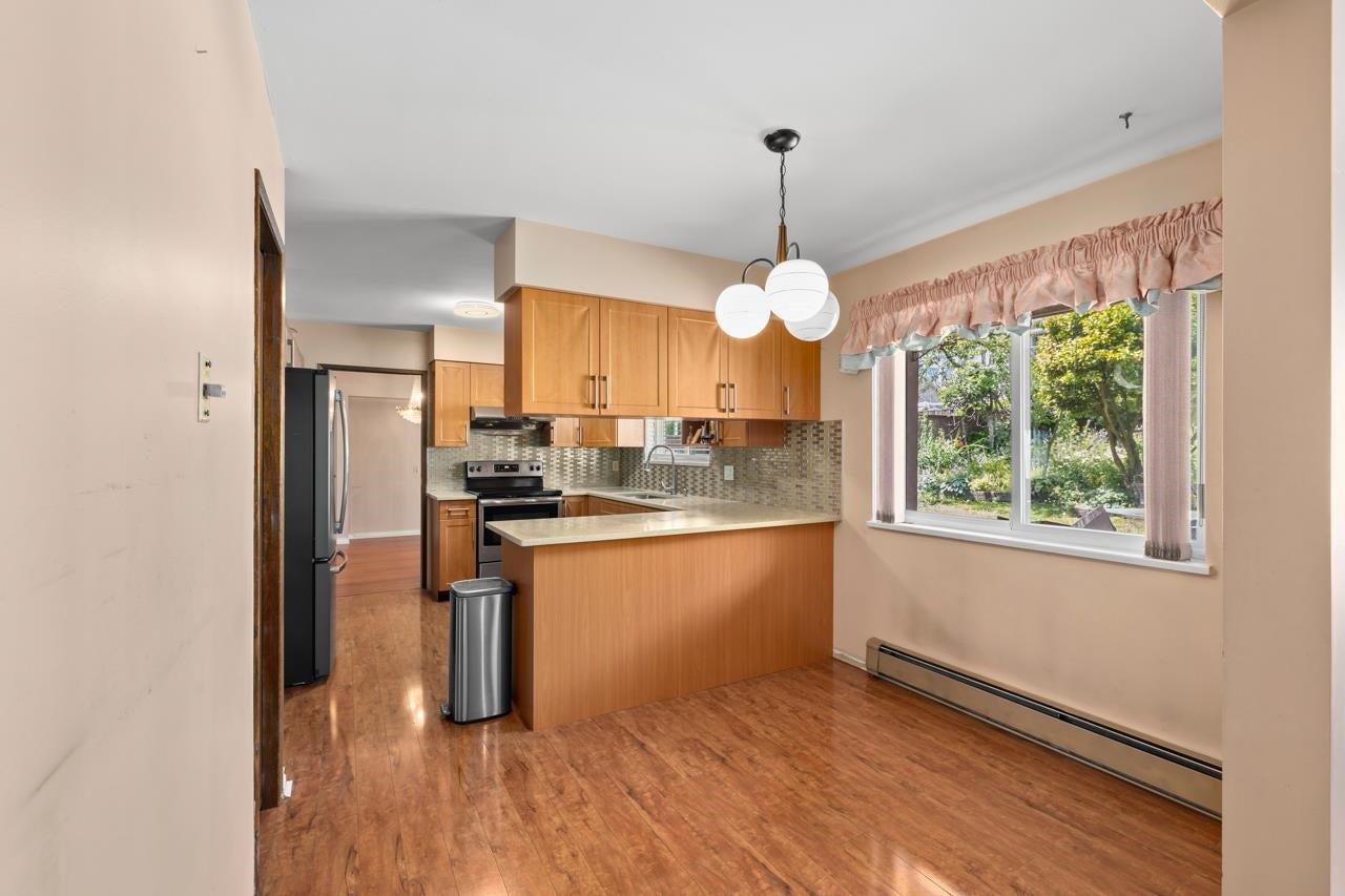 959 Dansey Avenue - Central Coquitlam Single Family Residence for Sale, 5 Bedrooms (R3025725)# - 14