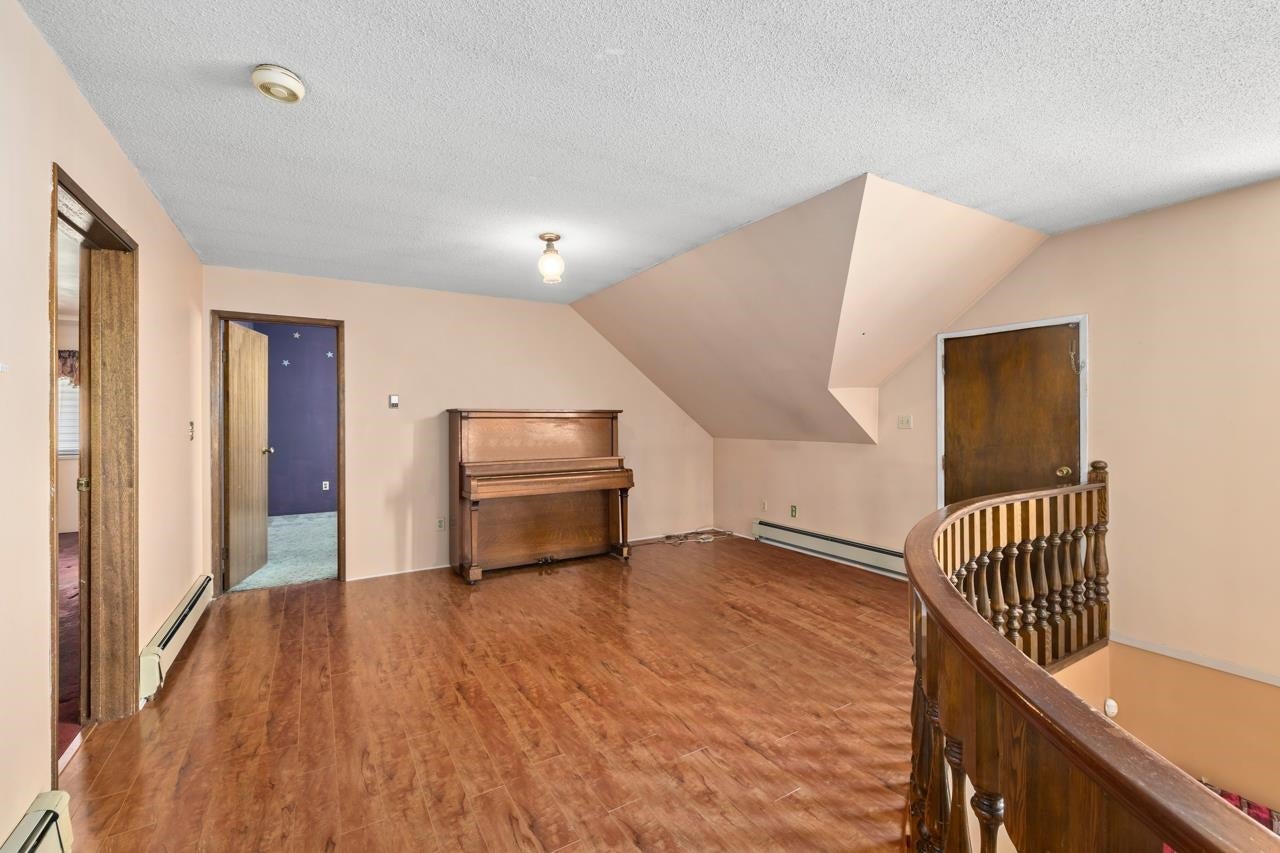 959 Dansey Avenue - Central Coquitlam Single Family Residence for Sale, 5 Bedrooms (R3025725)# - 24