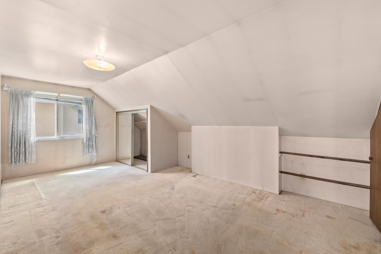 959 Dansey Avenue - Central Coquitlam Single Family Residence for Sale, 5 Bedrooms (R3025725)# - 25