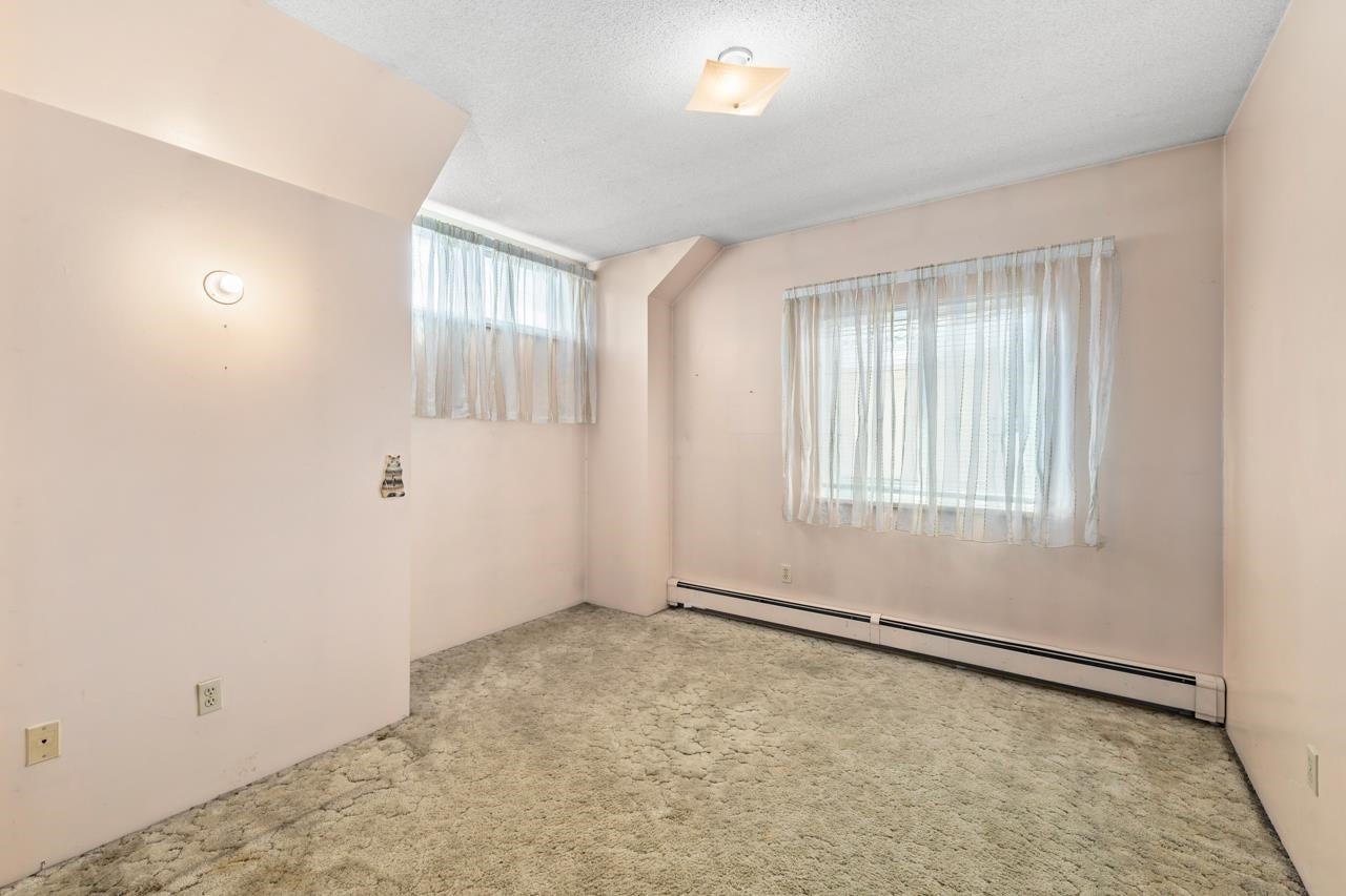 959 Dansey Avenue - Central Coquitlam Single Family Residence for Sale, 5 Bedrooms (R3025725)# - 29