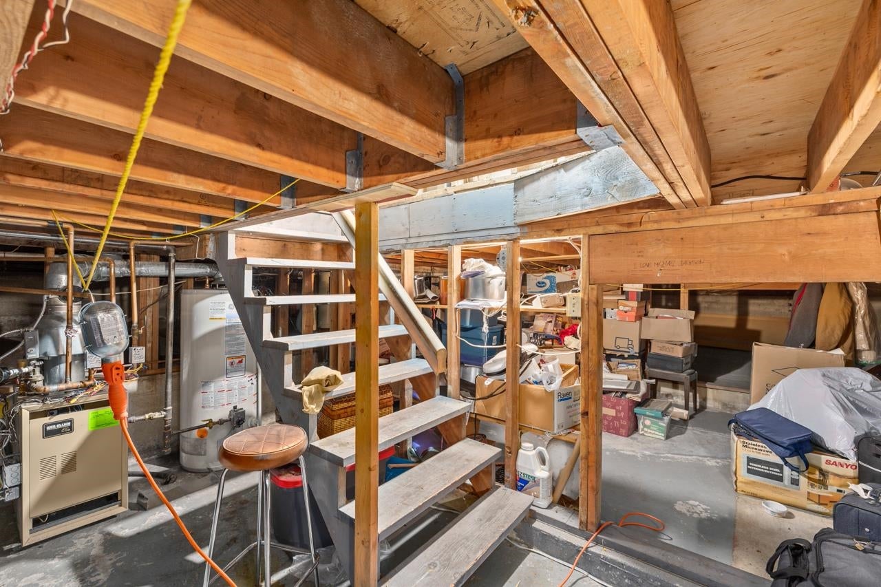 959 Dansey Avenue - Central Coquitlam Single Family Residence for Sale, 5 Bedrooms (R3025725)# - 30