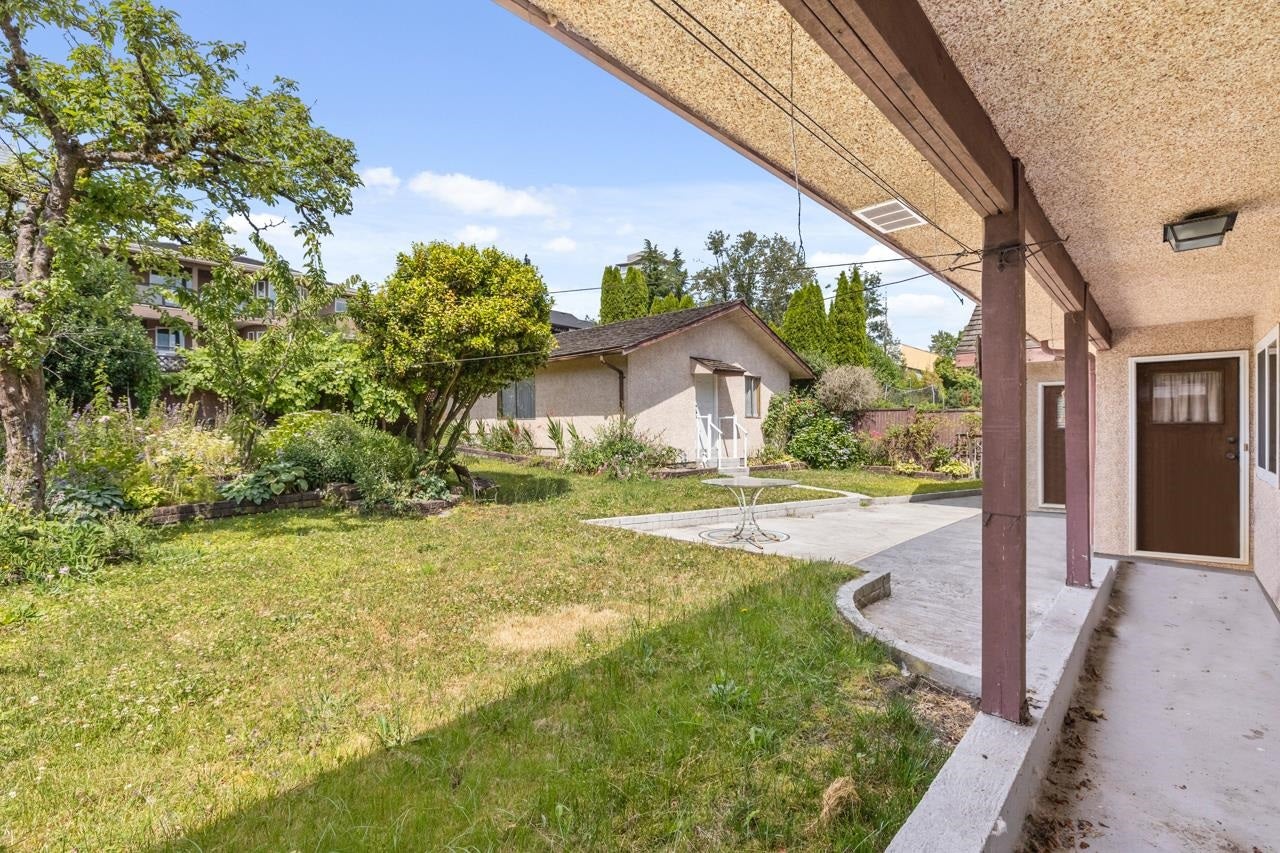 959 Dansey Avenue - Central Coquitlam Single Family Residence for Sale, 5 Bedrooms (R3025725)# - 31