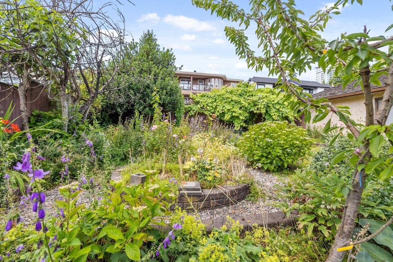 959 Dansey Avenue - Central Coquitlam Single Family Residence for Sale, 5 Bedrooms (R3025725)# - 33