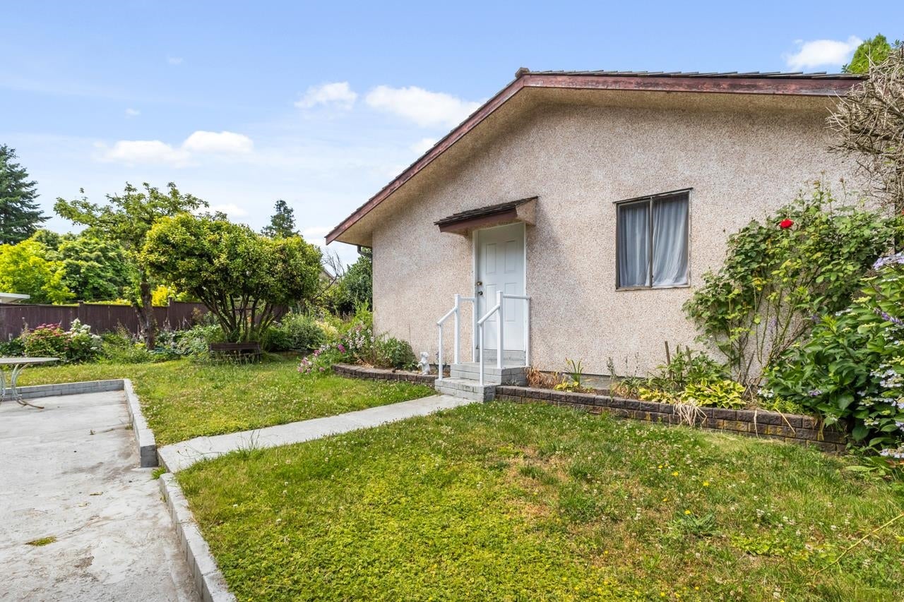 959 Dansey Avenue - Central Coquitlam Single Family Residence for Sale, 5 Bedrooms (R3025725) #37