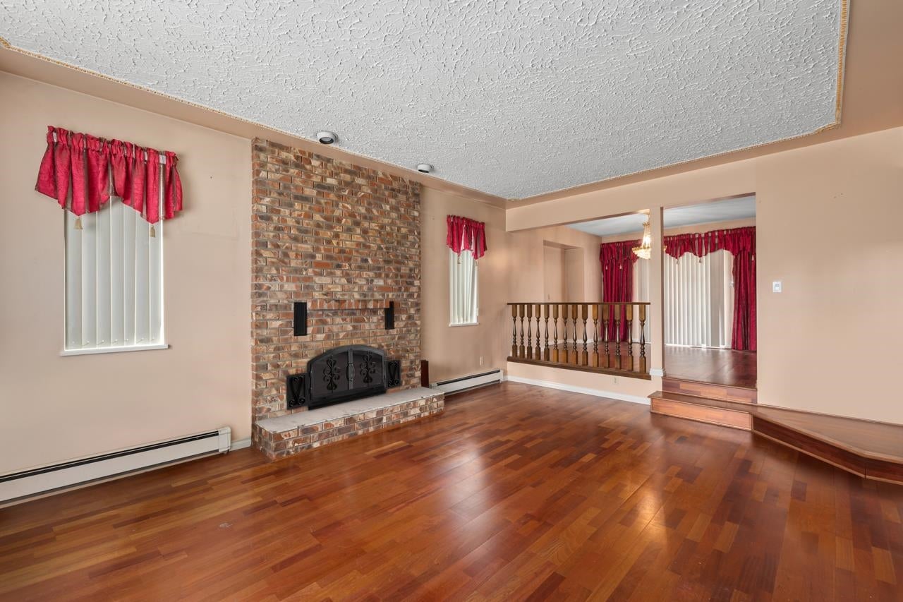 959 Dansey Avenue - Central Coquitlam Single Family Residence for Sale, 5 Bedrooms (R3025725)# - 5