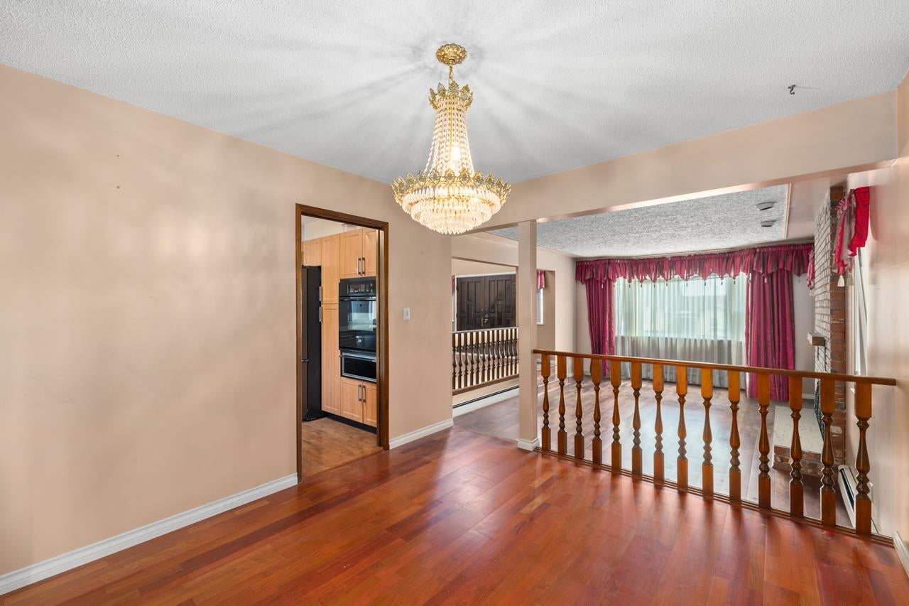 959 Dansey Avenue - Central Coquitlam Single Family Residence for Sale, 5 Bedrooms (R3025725)# - 9