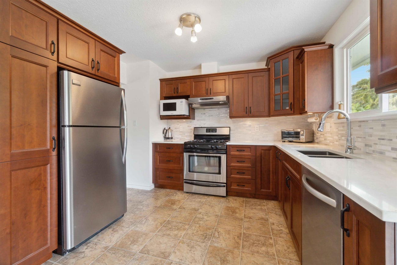 899 Spence Avenue - Coquitlam West Single Family Residence for Sale, 3 Bedrooms (R3026035) #11