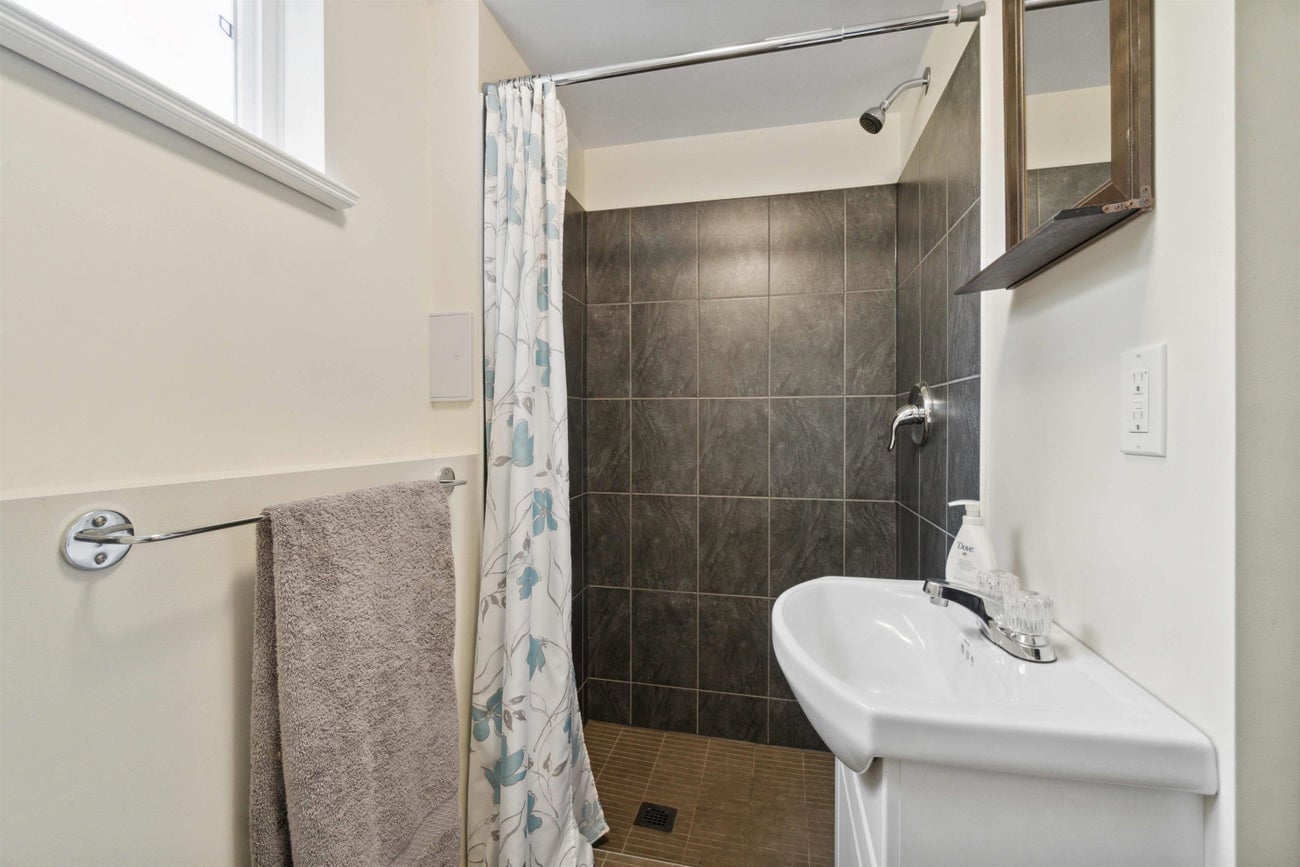 899 Spence Avenue - Coquitlam West Single Family Residence for Sale, 3 Bedrooms (R3026035) #28