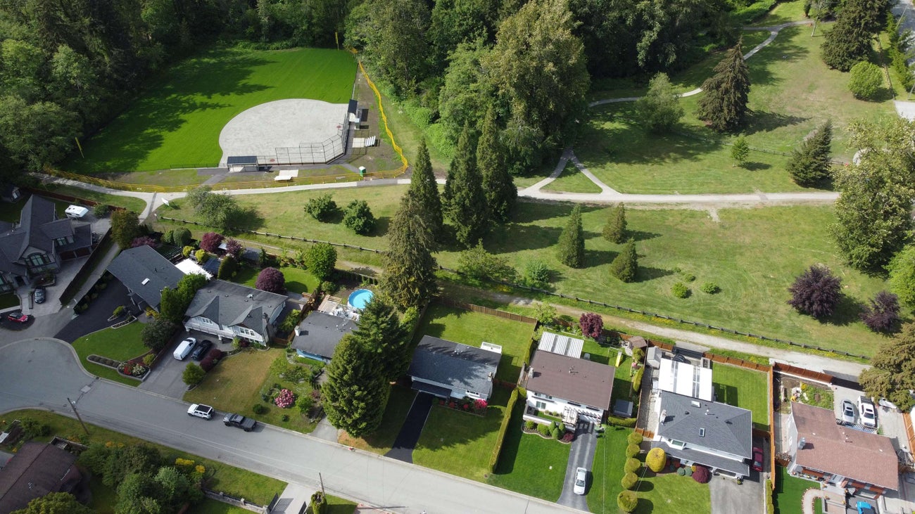 899 Spence Avenue - Coquitlam West Single Family Residence for Sale, 3 Bedrooms (R3026035) #39