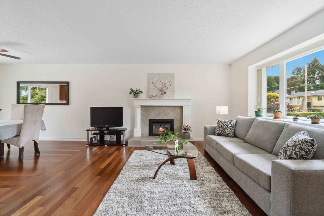 899 Spence Avenue - Coquitlam West Single Family Residence for Sale, 3 Bedrooms (R3026035) #8