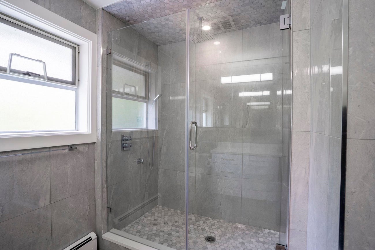 996 Duthie Avenue - Simon Fraser Univer. Single Family Residence for Sale, 6 Bedrooms (R3026544) #21