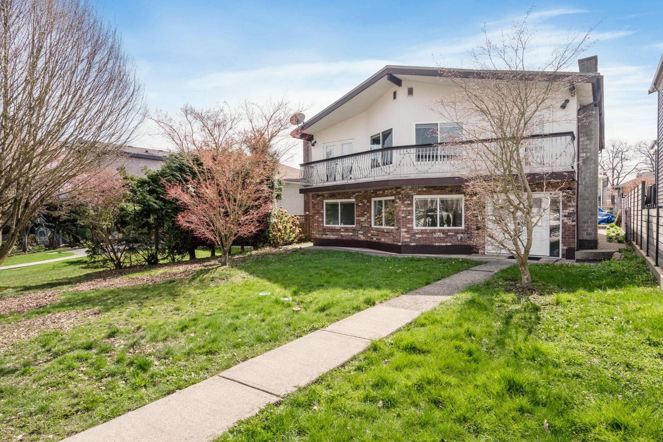 4346 Dundas Street - Vancouver Heights Single Family Residence for Sale, 5 Bedrooms (R3028256) #1