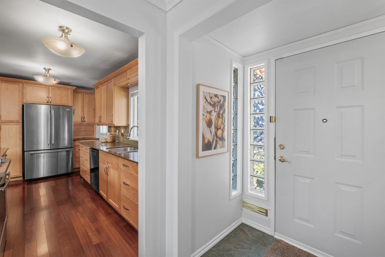 667 Lakeshore Drive - Central Coquitlam Single Family Residence for Sale, 3 Bedrooms (R3028276) #14