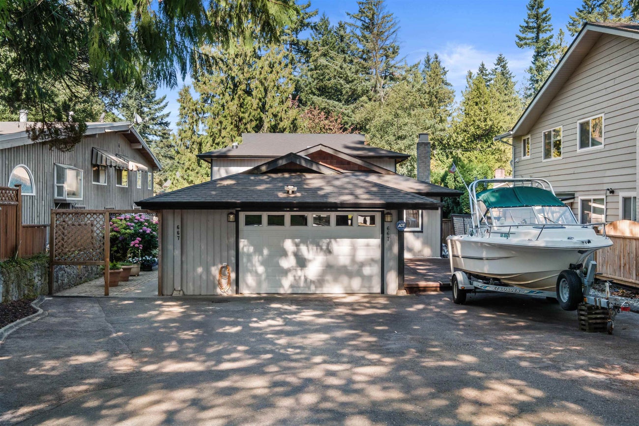 667 Lakeshore Drive - Central Coquitlam Single Family Residence for Sale, 3 Bedrooms (R3028276) #1