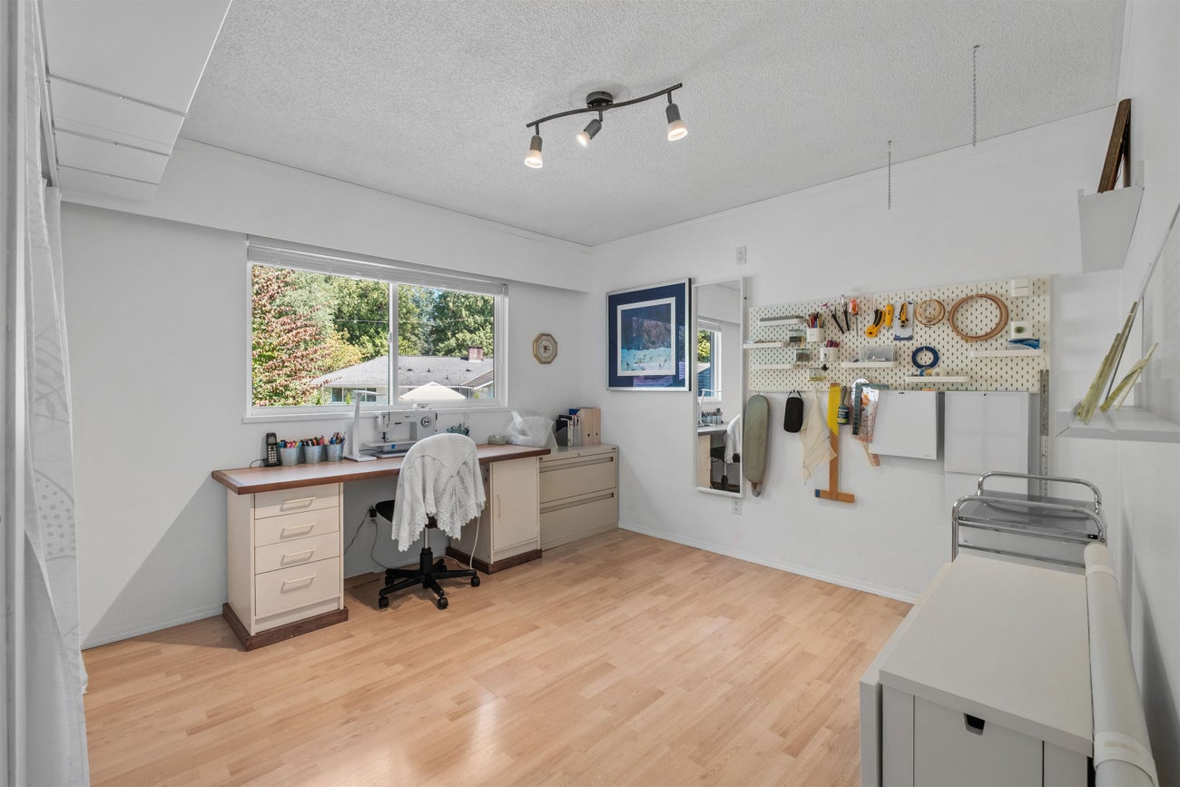 667 Lakeshore Drive - Central Coquitlam Single Family Residence for Sale, 3 Bedrooms (R3028276) #21