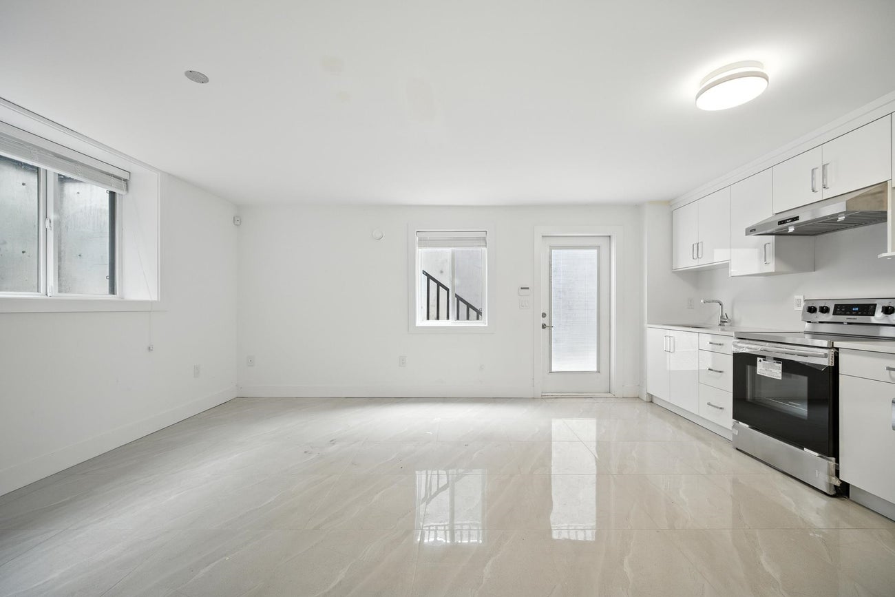 2113 Dawes Hill Road - Central Coquitlam Single Family Residence for Sale, 7 Bedrooms (R3028903)# - 36