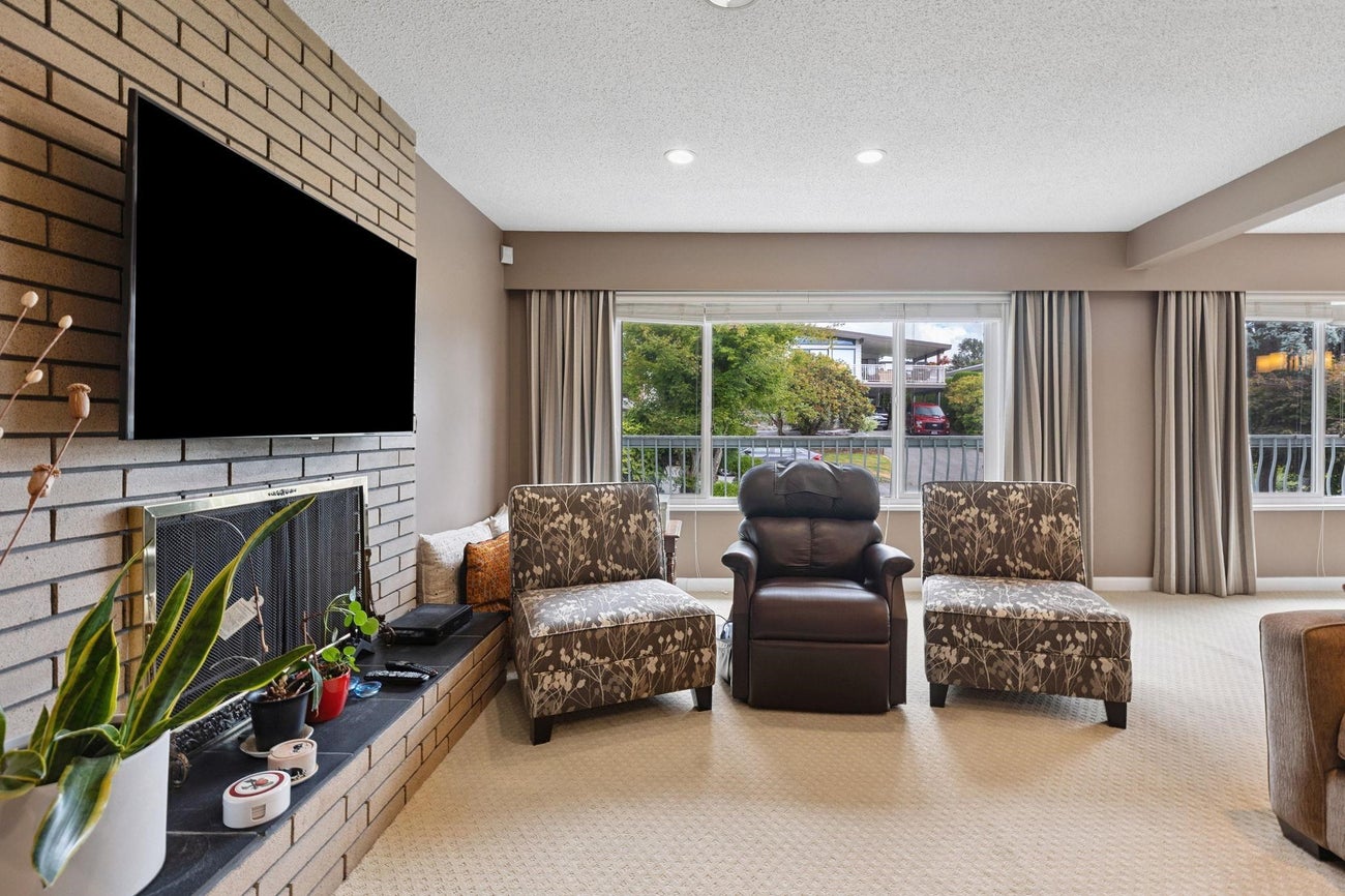 1141 Marsden Court - Simon Fraser Univer. Single Family Residence for Sale, 6 Bedrooms (R3028960) #4