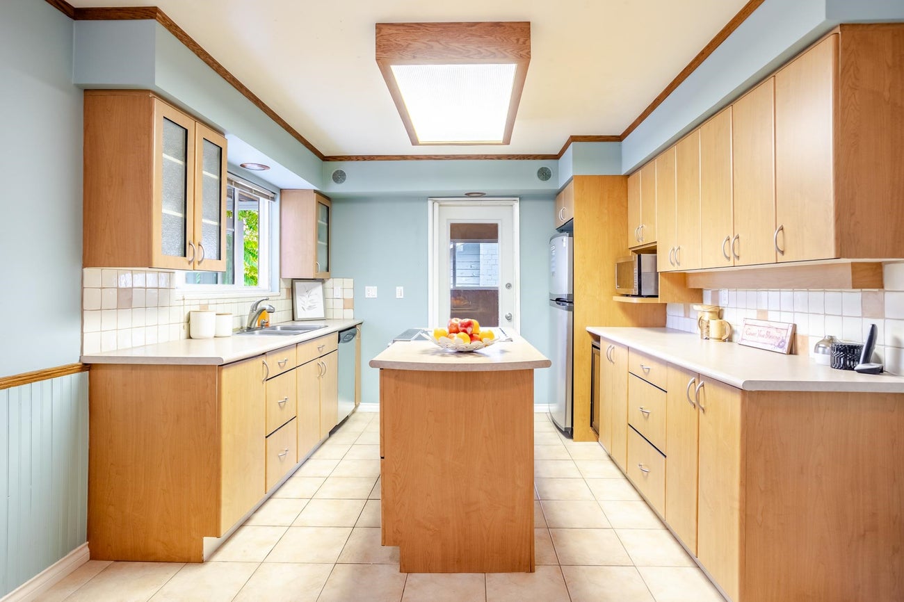 682 Folsom Street - Central Coquitlam Single Family Residence for Sale, 4 Bedrooms (R3029106) #16
