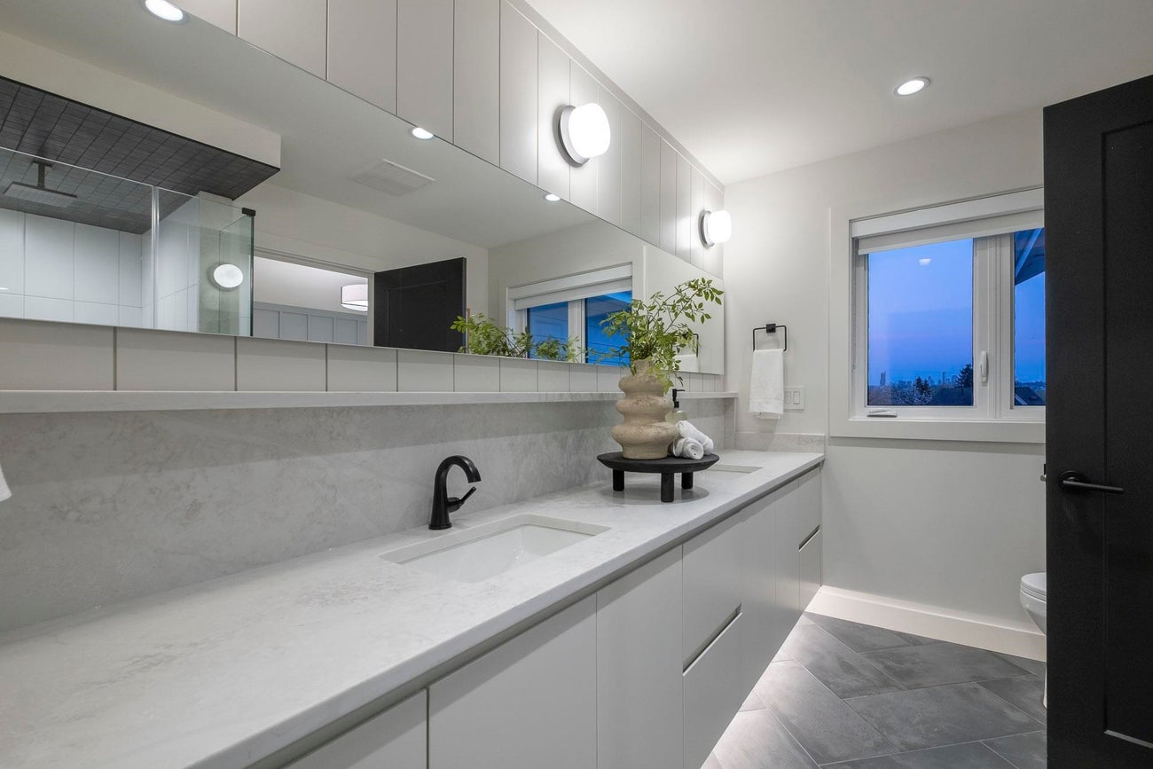 644A Girard Avenue - Coquitlam West Single Family Residence for Sale, 4 Bedrooms (R3029200) #25