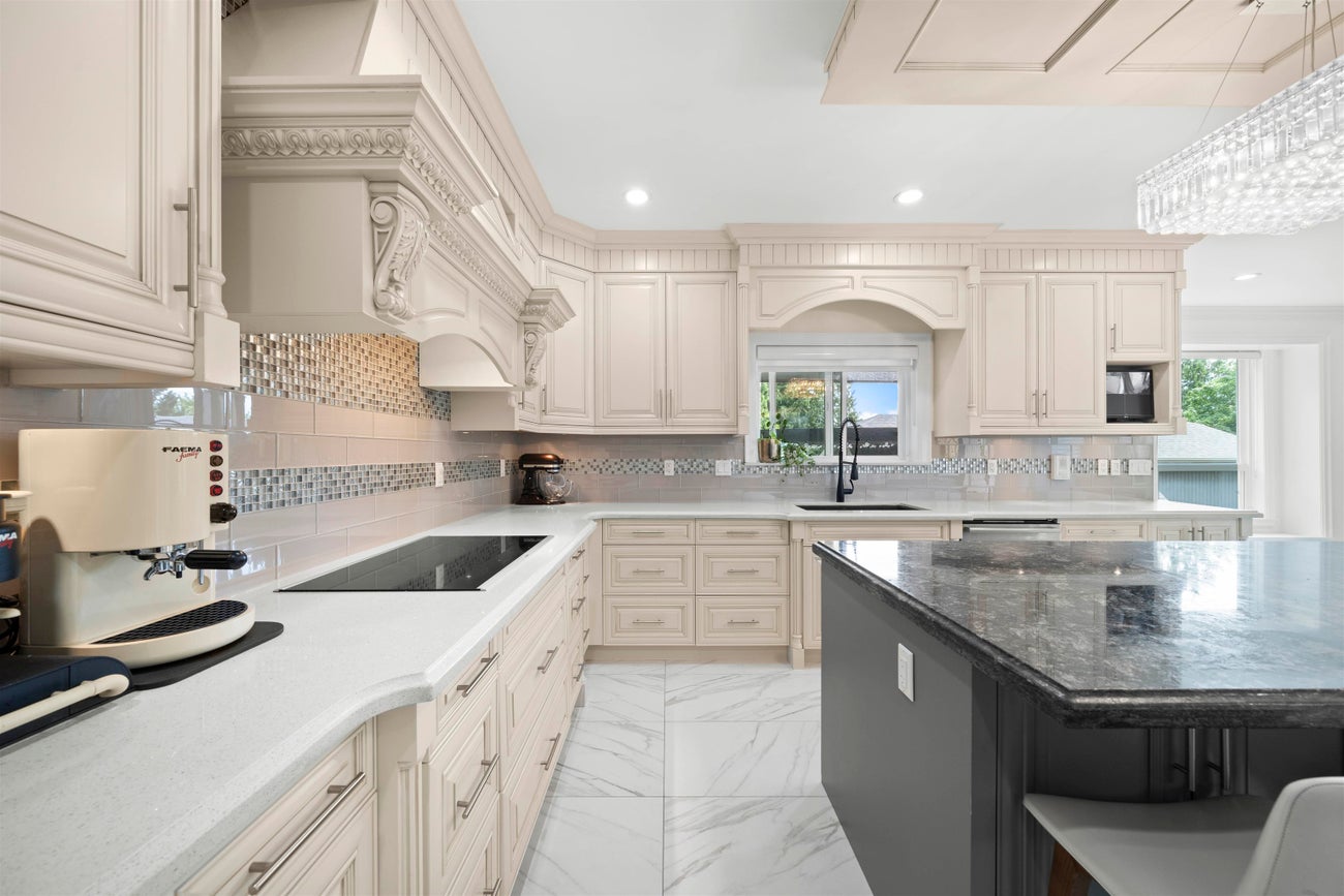 7638 Aubrey Street - Simon Fraser Univer. Single Family Residence for Sale, 7 Bedrooms (R3029506)# - 14