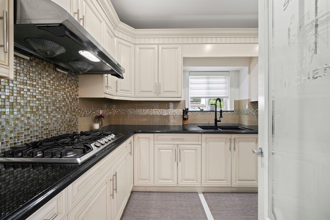 7638 Aubrey Street - Simon Fraser Univer. Single Family Residence for Sale, 7 Bedrooms (R3029506) #16