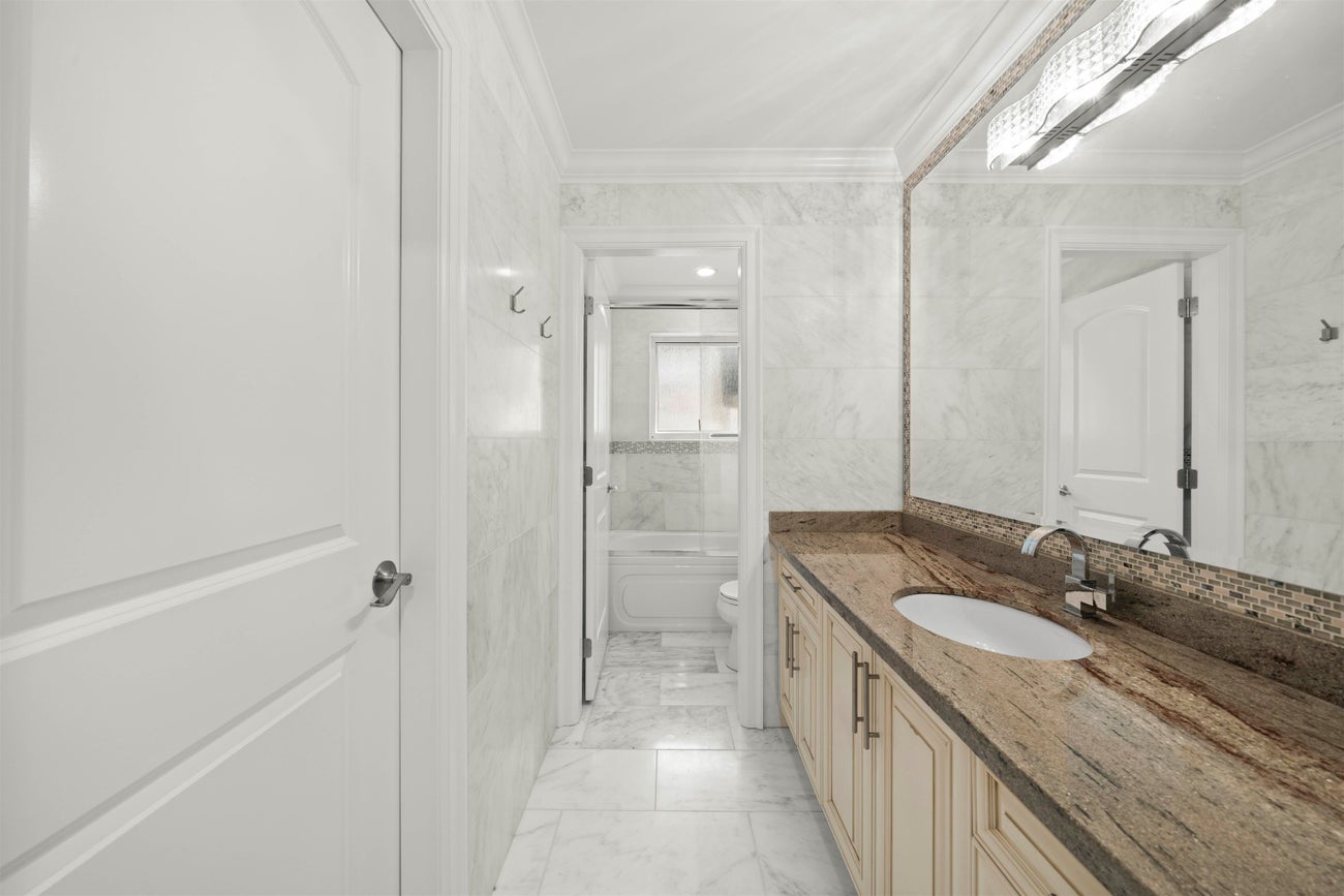 7638 Aubrey Street - Simon Fraser Univer. Single Family Residence for Sale, 7 Bedrooms (R3029506)# - 25