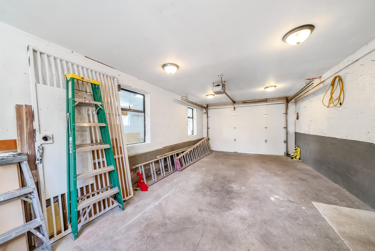 551 Poirier Street - Central Coquitlam Single Family Residence for Sale, 3 Bedrooms (R3030151) #40