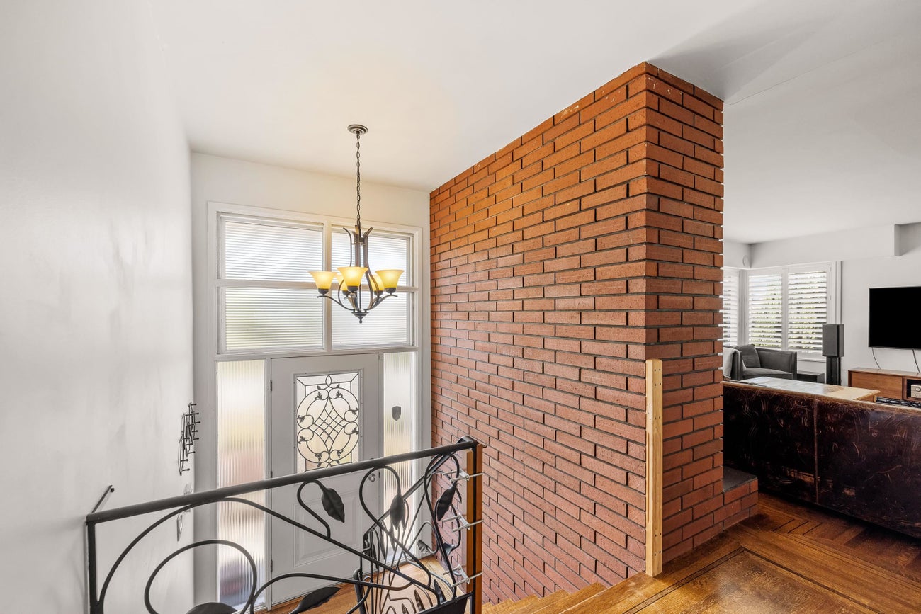 525 Appian Way - Coquitlam West Single Family Residence for Sale, 3 Bedrooms (R3030684) #4