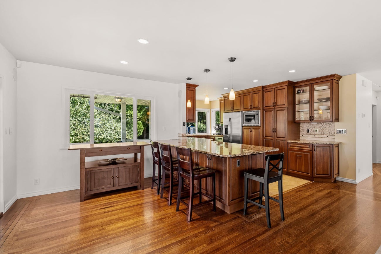525 Appian Way - Coquitlam West Single Family Residence for Sale, 3 Bedrooms (R3030684) #9