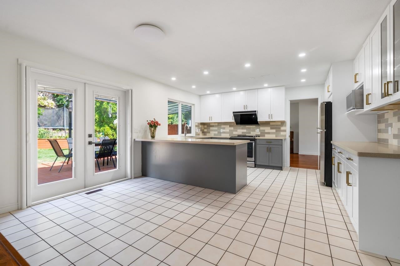2507 Ashurst Avenue - Coquitlam East Single Family Residence for Sale, 7 Bedrooms (R3031776) #13