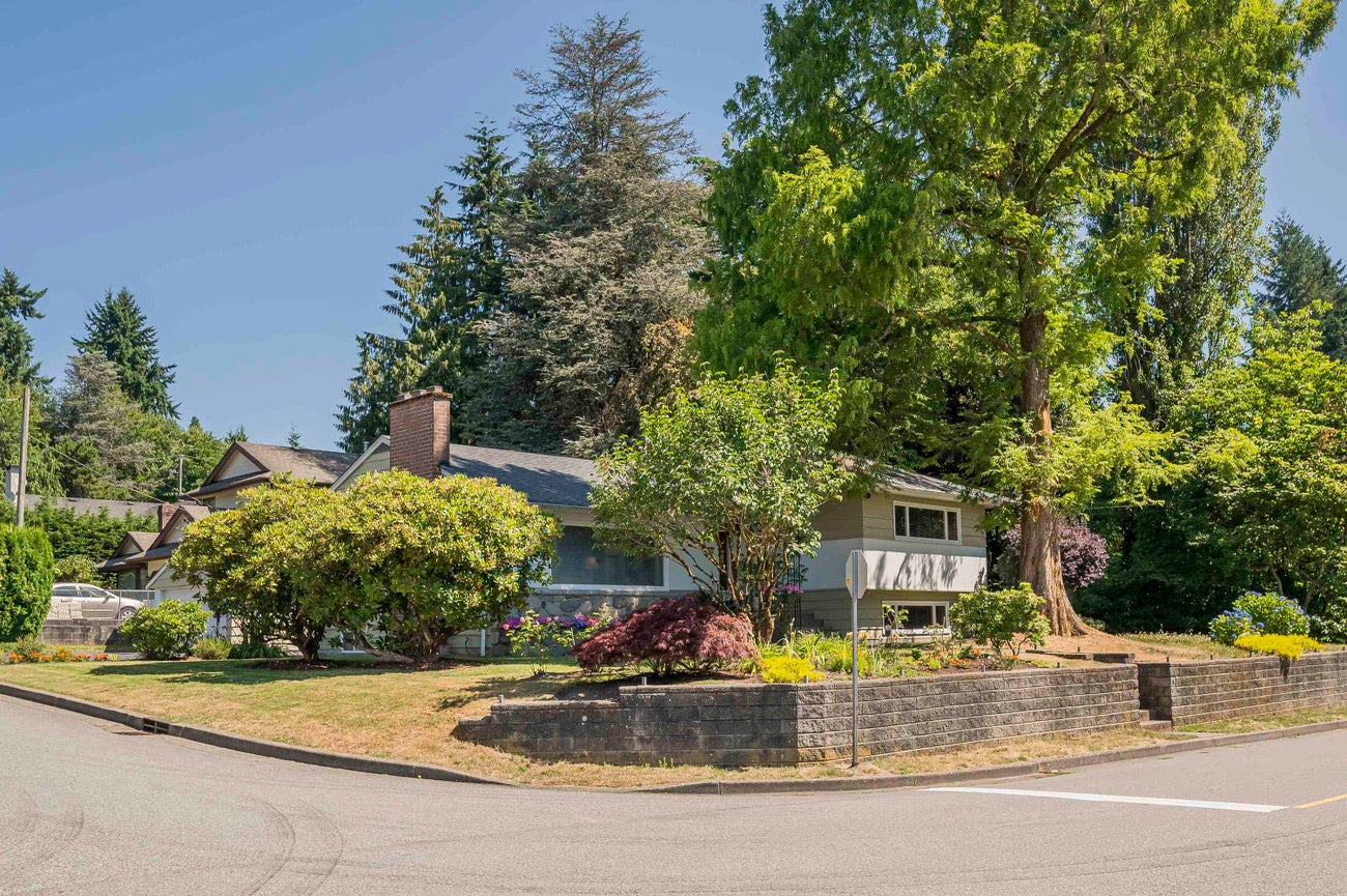 541 Cochrane Avenue - Coquitlam West Single Family Residence for Sale, 5 Bedrooms (R3031817) #3
