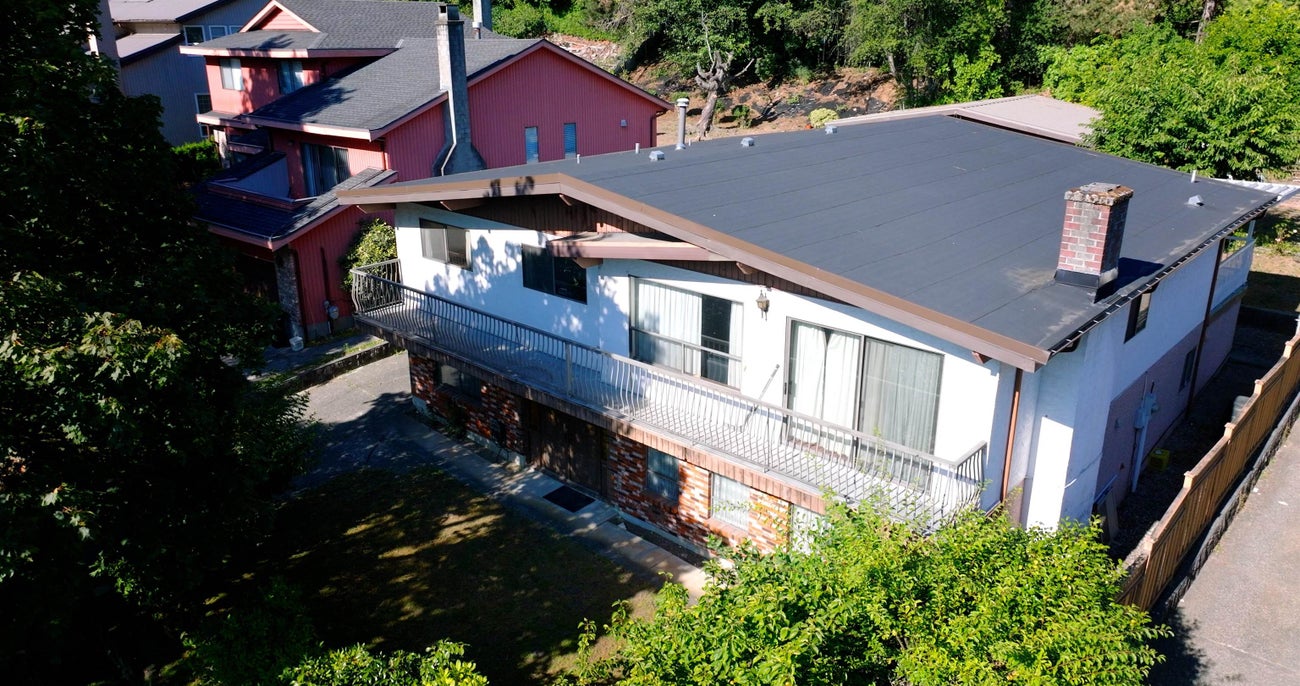1362 Phillips Avenue - Simon Fraser Univer. Single Family Residence for Sale, 6 Bedrooms (R3031916) #1
