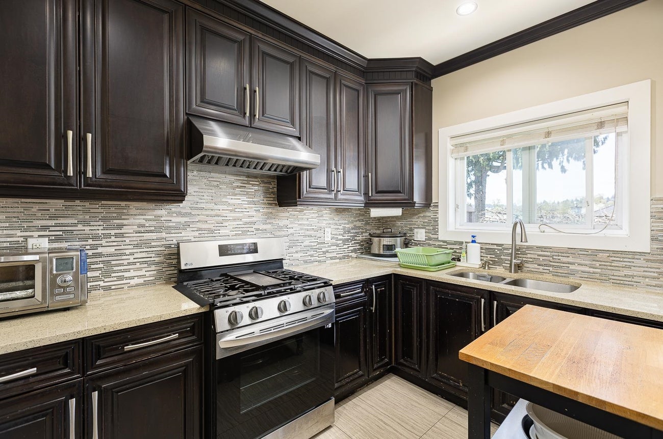 710 Roderick Avenue - Coquitlam West Single Family Residence for Sale, 9 Bedrooms (R3032974)# - 18