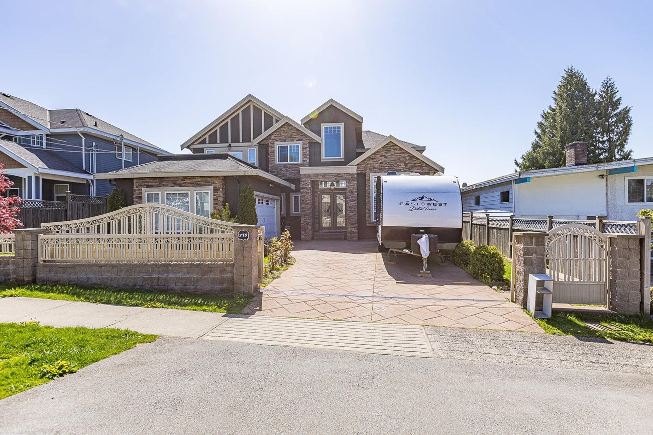 710 Roderick Avenue - Coquitlam West Single Family Residence for Sale, 9 Bedrooms (R3032974)# - 1