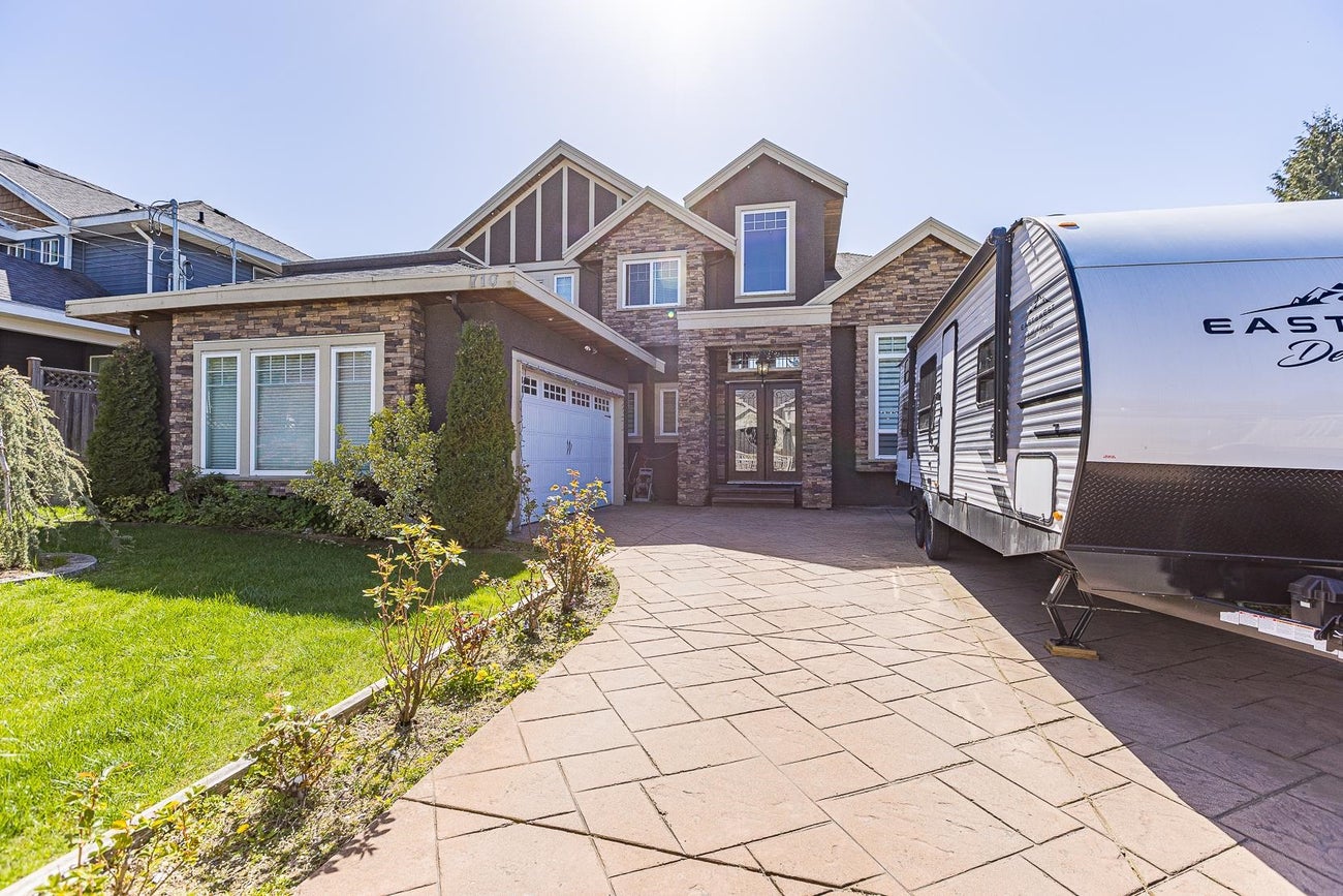 710 Roderick Avenue - Coquitlam West Single Family Residence for Sale, 9 Bedrooms (R3032974)# - 2