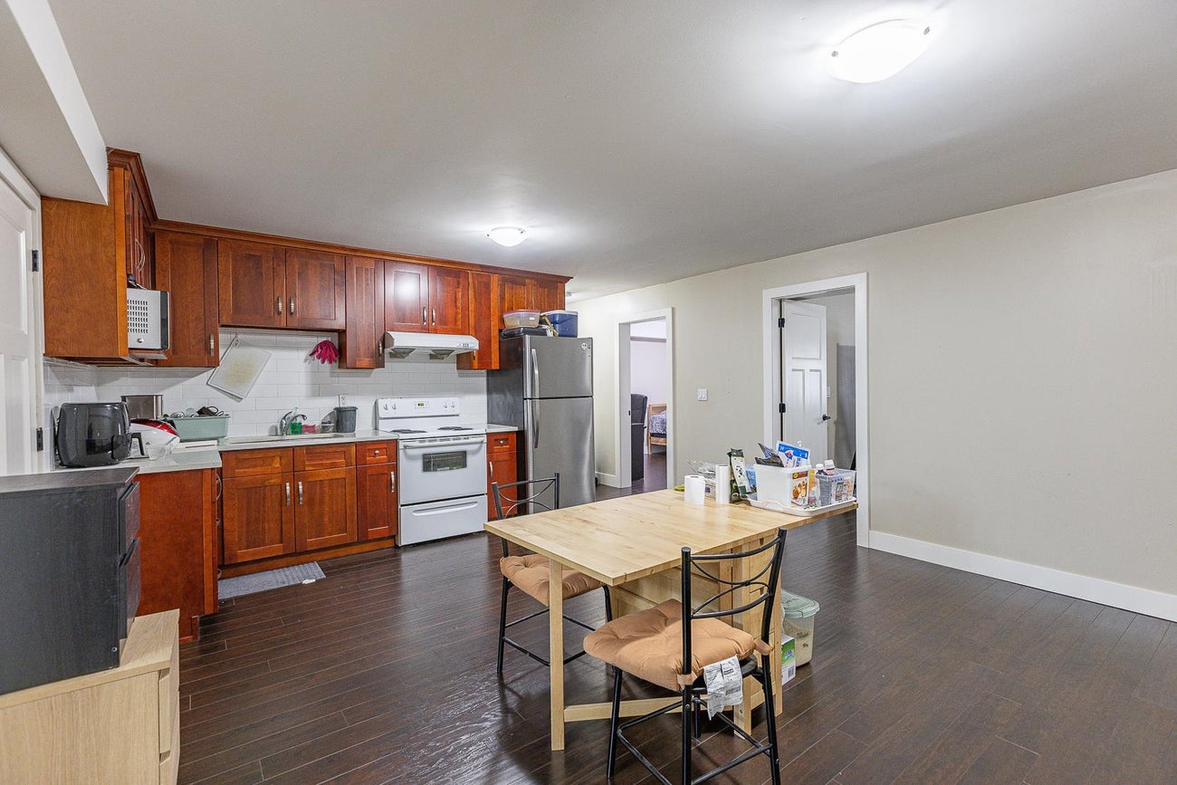 710 Roderick Avenue - Coquitlam West Single Family Residence for Sale, 9 Bedrooms (R3032974)# - 30