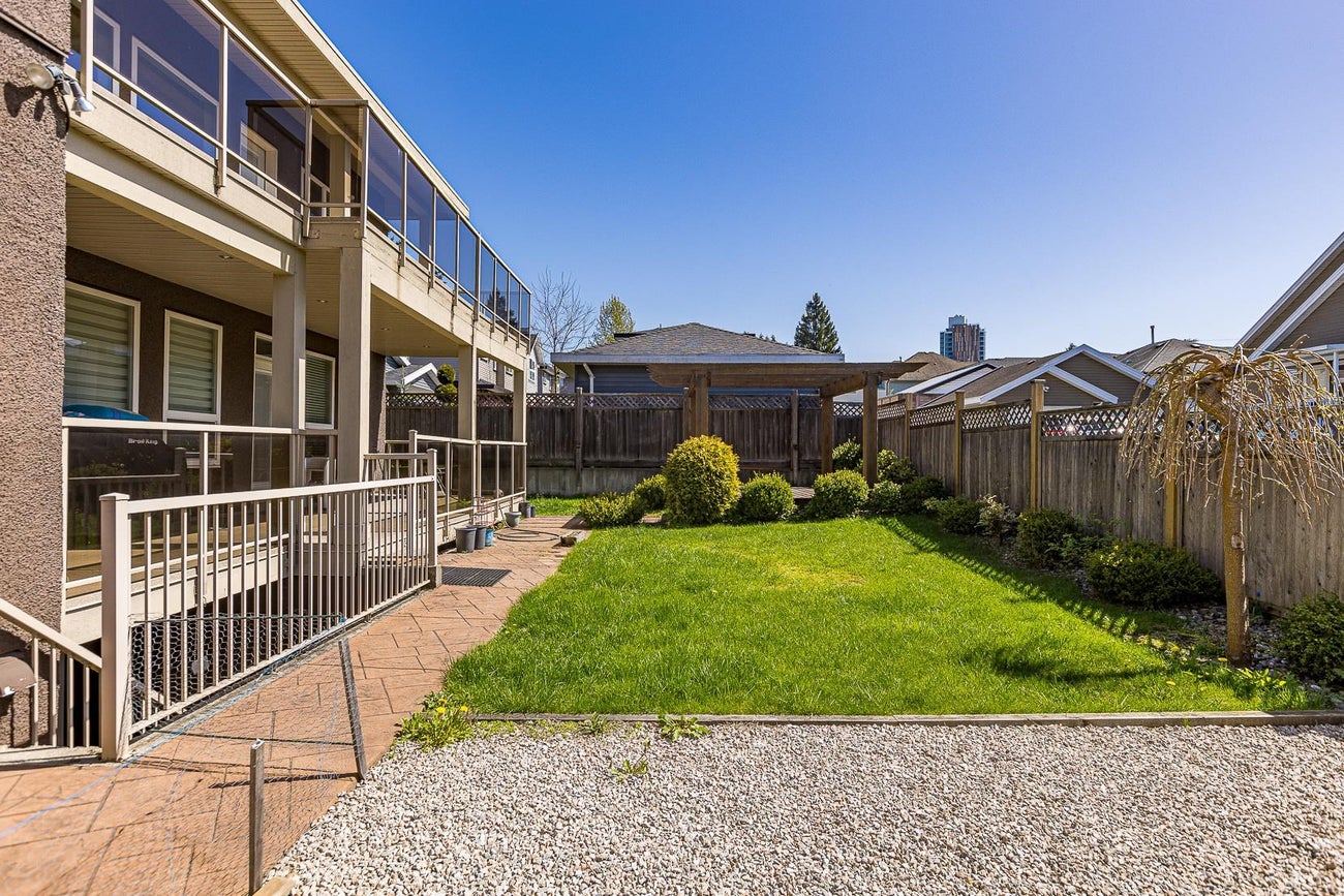 710 Roderick Avenue - Coquitlam West Single Family Residence for Sale, 9 Bedrooms (R3032974) #5