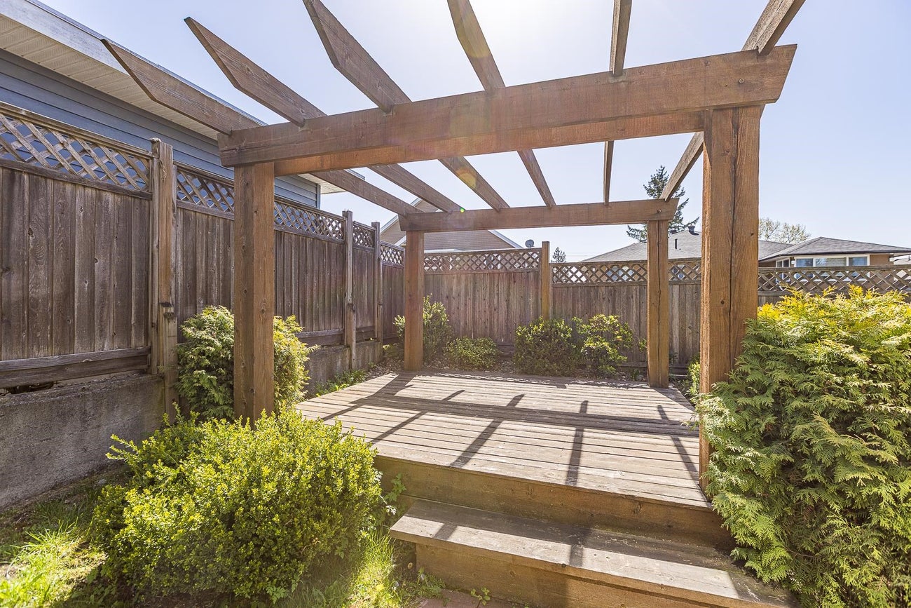 710 Roderick Avenue - Coquitlam West Single Family Residence for Sale, 9 Bedrooms (R3032974)# - 6