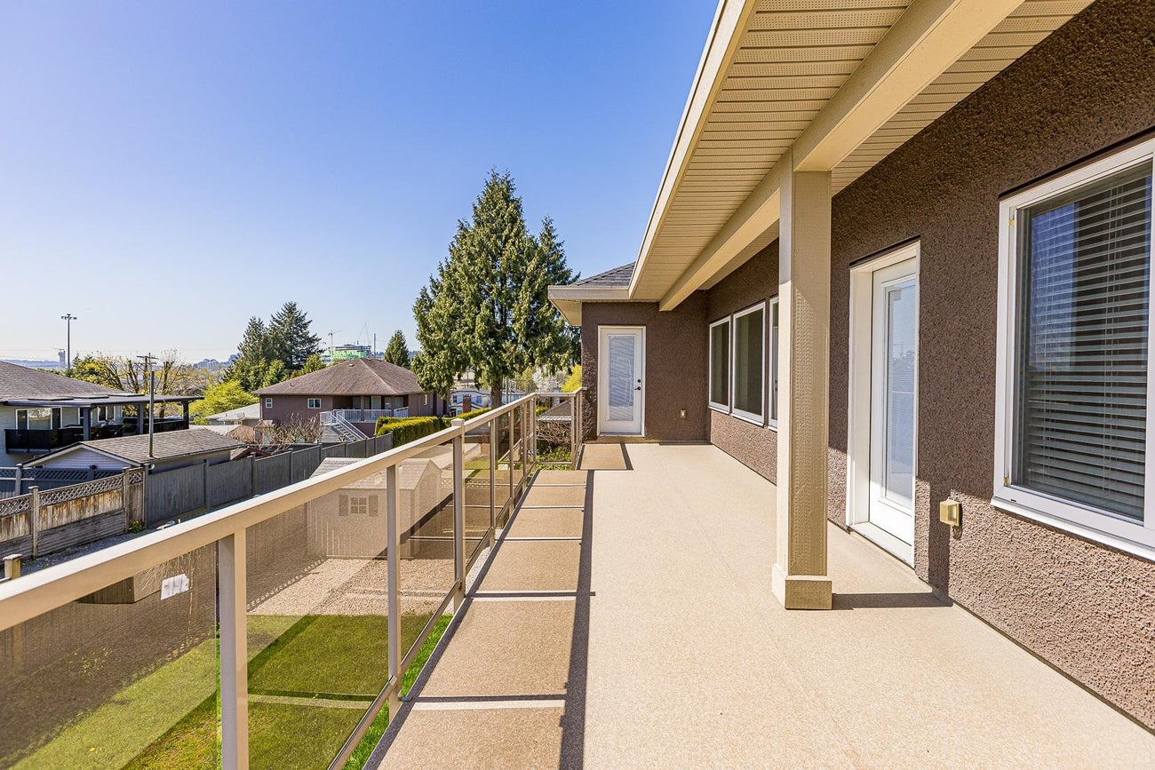 710 Roderick Avenue - Coquitlam West Single Family Residence for Sale, 9 Bedrooms (R3032974) #8