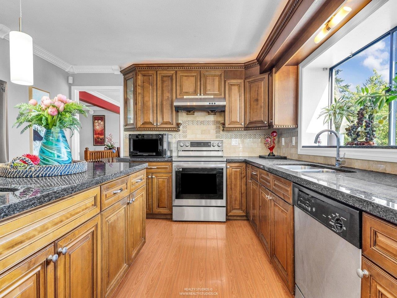1028 Dansey Avenue - Central Coquitlam Single Family Residence for Sale, 7 Bedrooms (R3033433) #8
