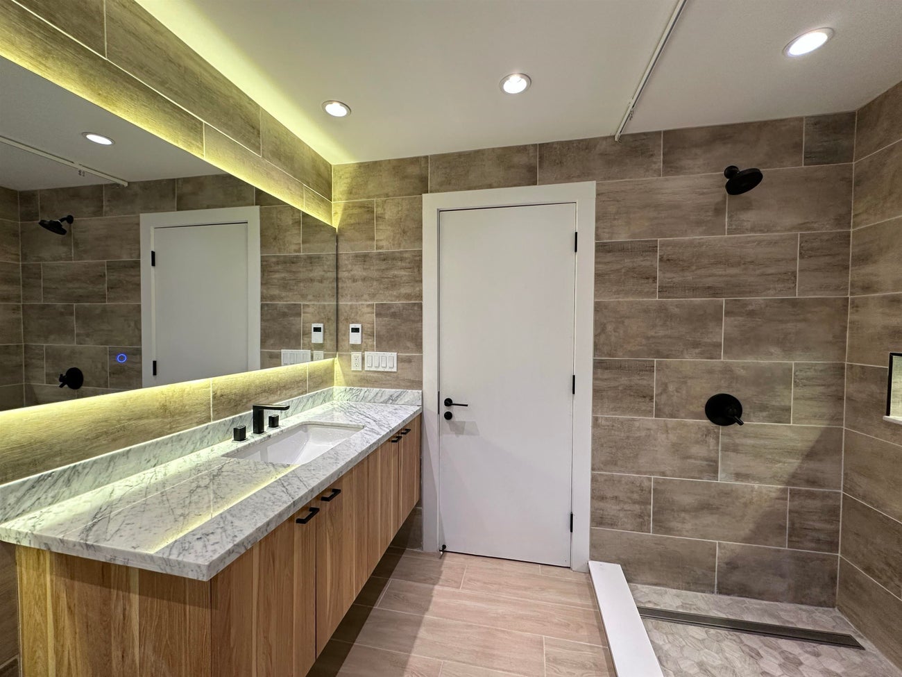 8258 Burnlake Drive - Government Road Single Family Residence for Sale, 4 Bedrooms (R3033653)# - 9