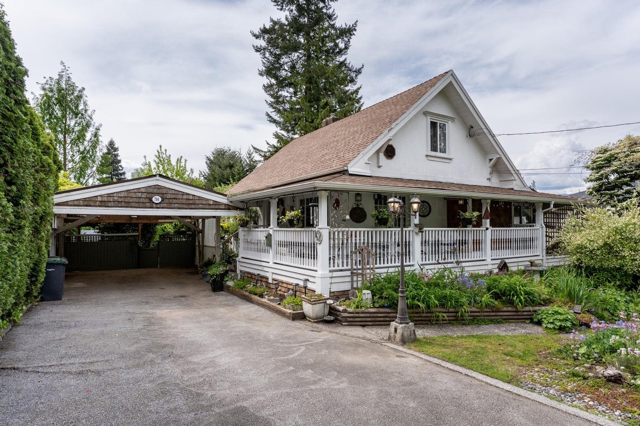 704 Townley Street - Coquitlam West Single Family Residence for Sale, 4 Bedrooms (R3033808) #2