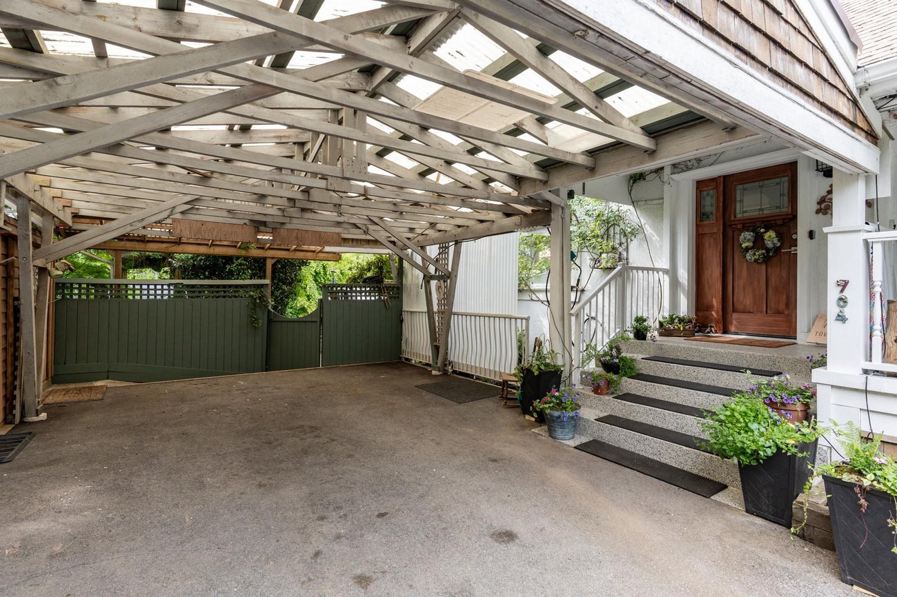 704 Townley Street - Coquitlam West Single Family Residence for Sale, 4 Bedrooms (R3033808) #5