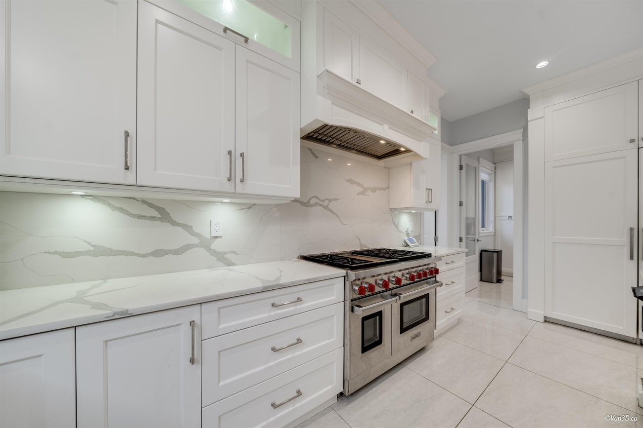 656 Blue Mountain Street - Coquitlam West Single Family Residence for Sale, 7 Bedrooms (R3034067)# - 11